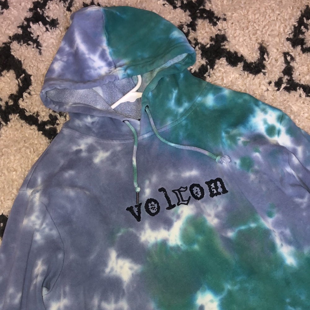 Tie Dye Volcom Hoodie size Large Tillys